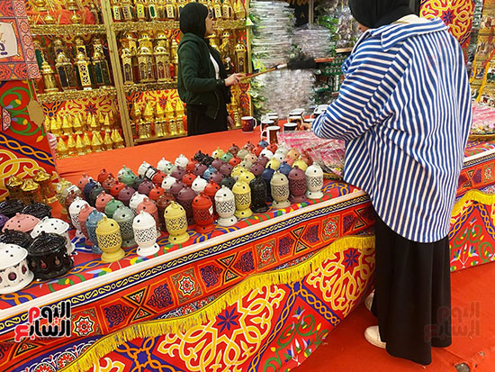 فوانيس-رمضان-على-كل-شكل-ولون-(2)