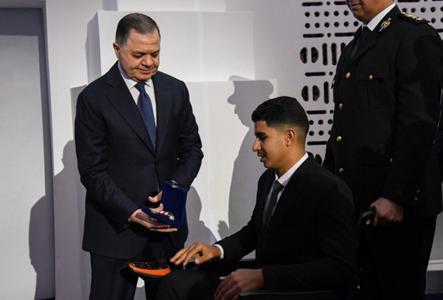 تكريم الأبطال. (5)