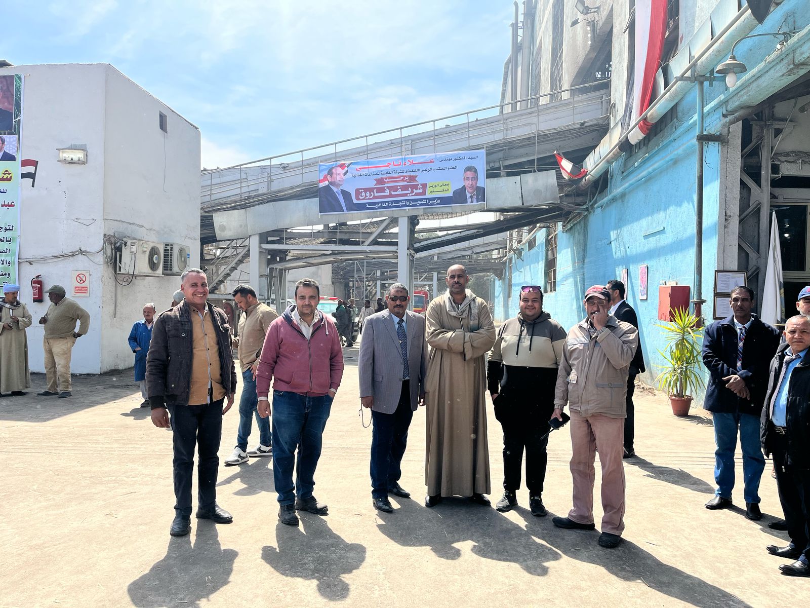 عاملين بمصنع سكر قوص عاملين بمصنع سكر قوص