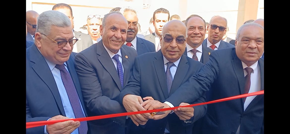 لحظة الافتتاح