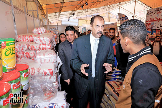 المحافظ-يستمع-للأسعار