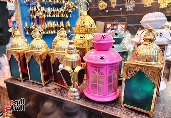 فوانيس-عربية-تراثية-فى-ورشة-عم-حمودة-بالأقصر فوانيس-عربية-تراثية-فى-ورشة-عم-حمودة-بالأقصر