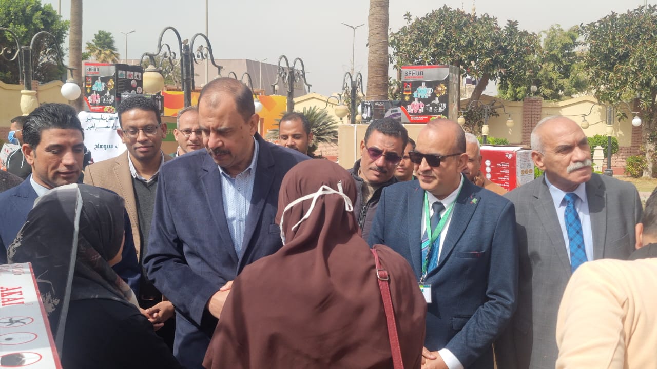 مسؤل المؤسسة مع المحافظ مسؤل المؤسسة مع المحافظ