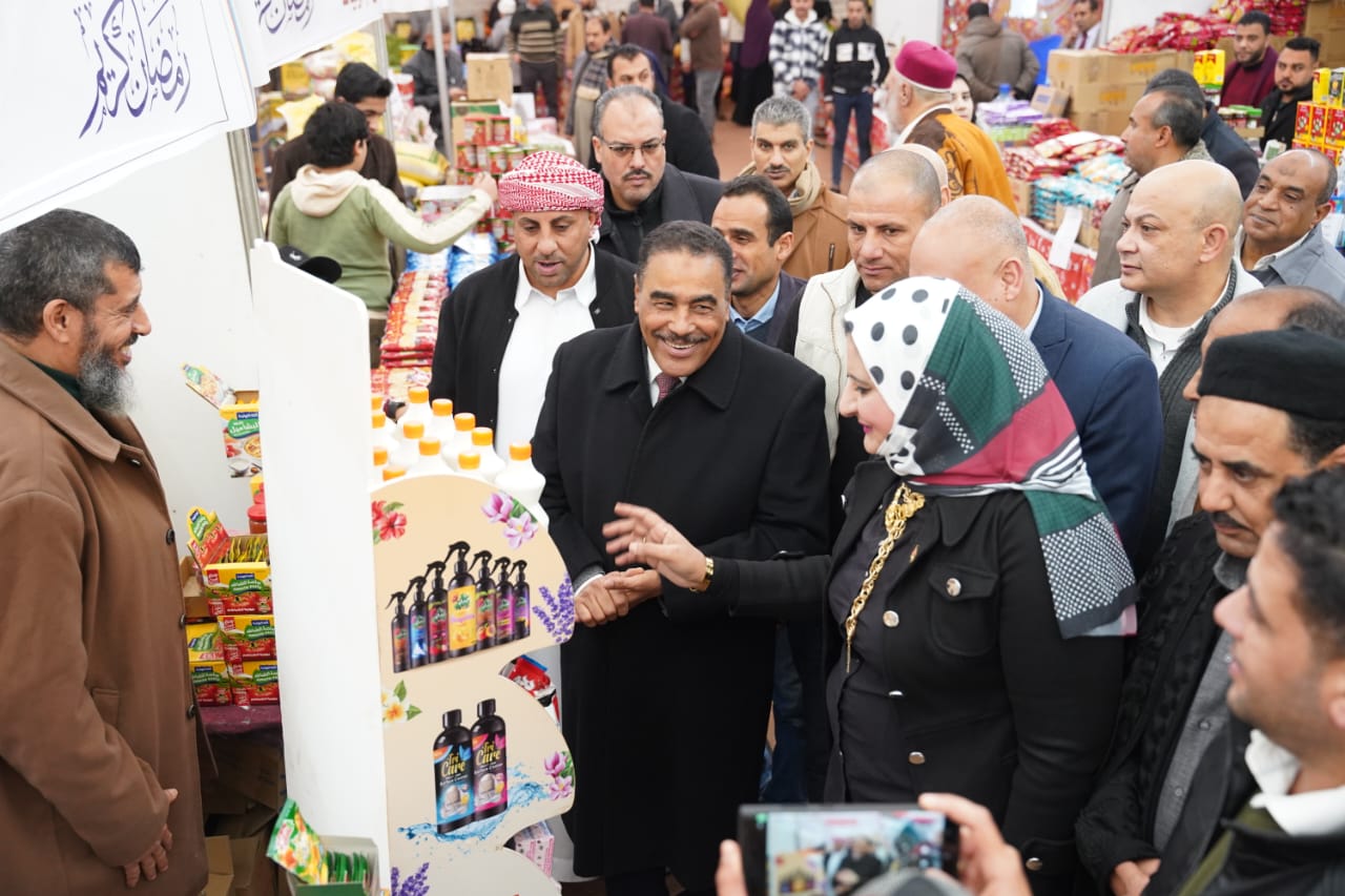 اقبال كبير على معرض اهلا رمضان خلال فتتاحه من محافظ مطروح