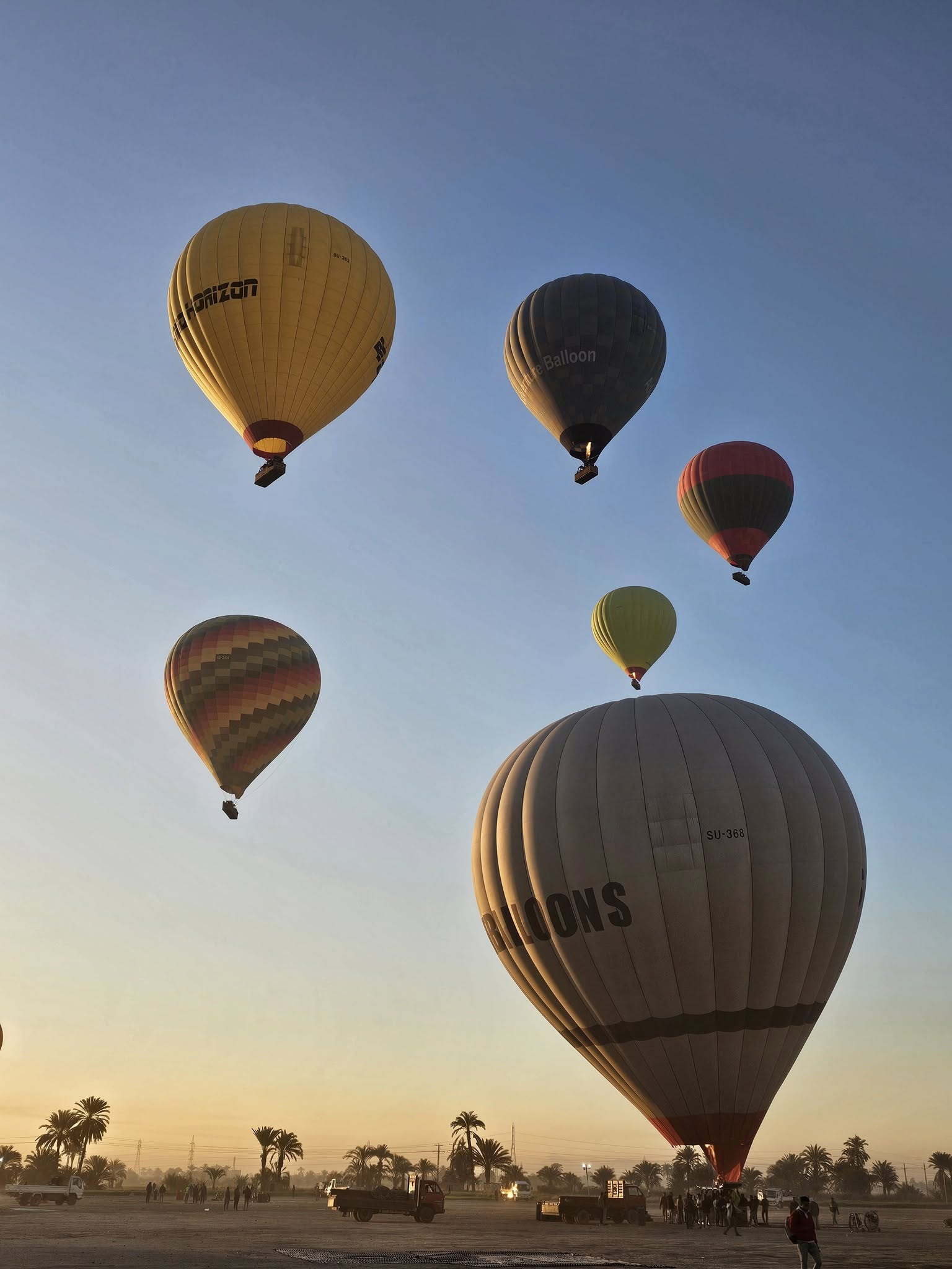جانب من تحليق رحلات البالون الطائر غرب الأقصر