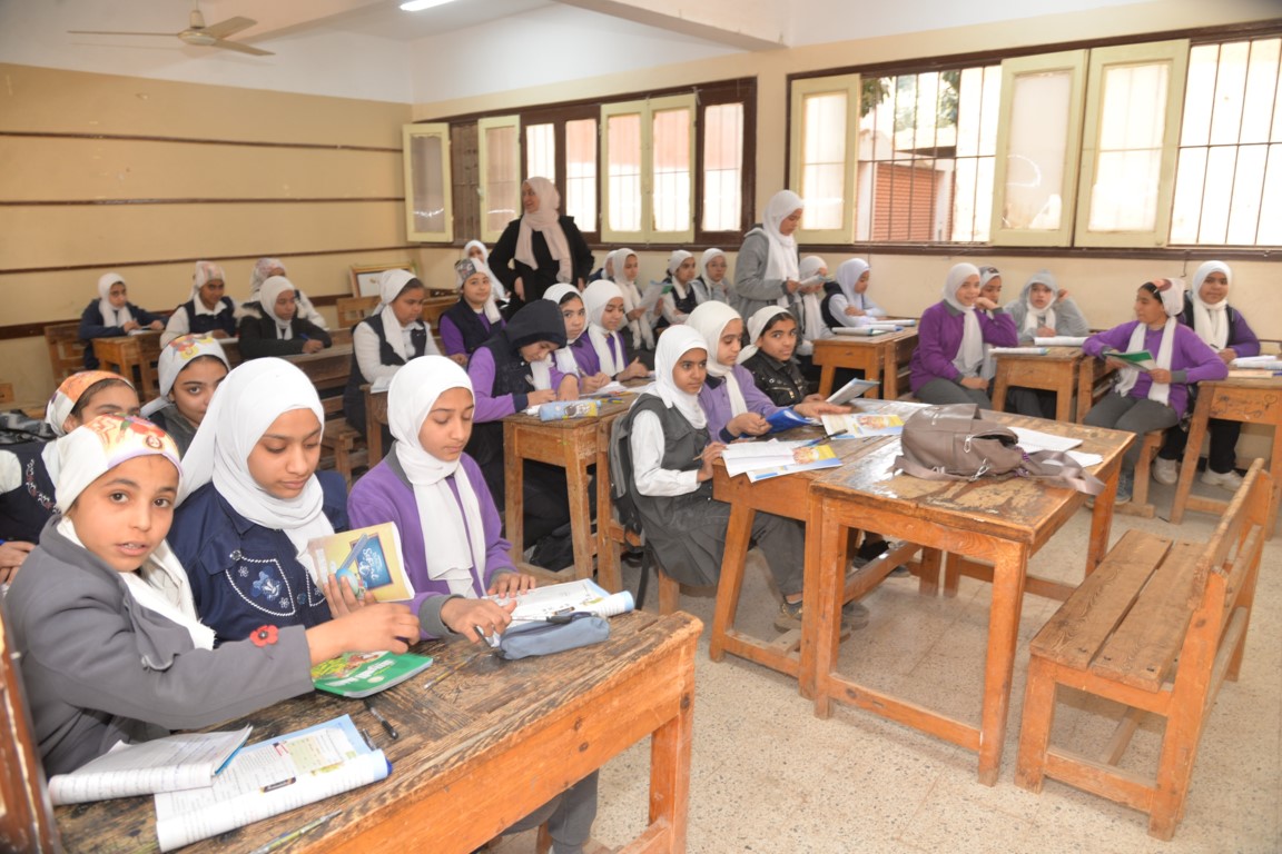 مدرسة ريفا الإعدادية بنات (2)