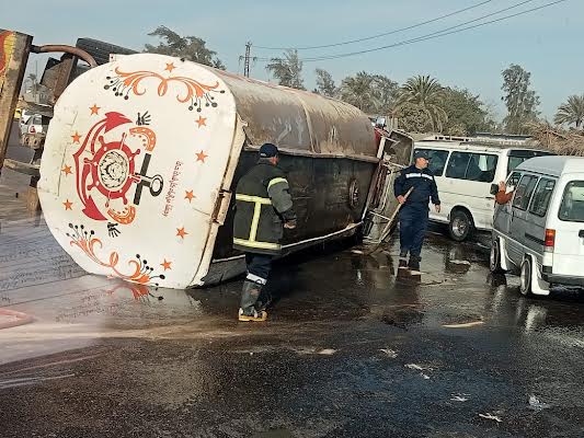 انقلاب سيارة محملة بمواد بترولية بالشرقية دون إصابات