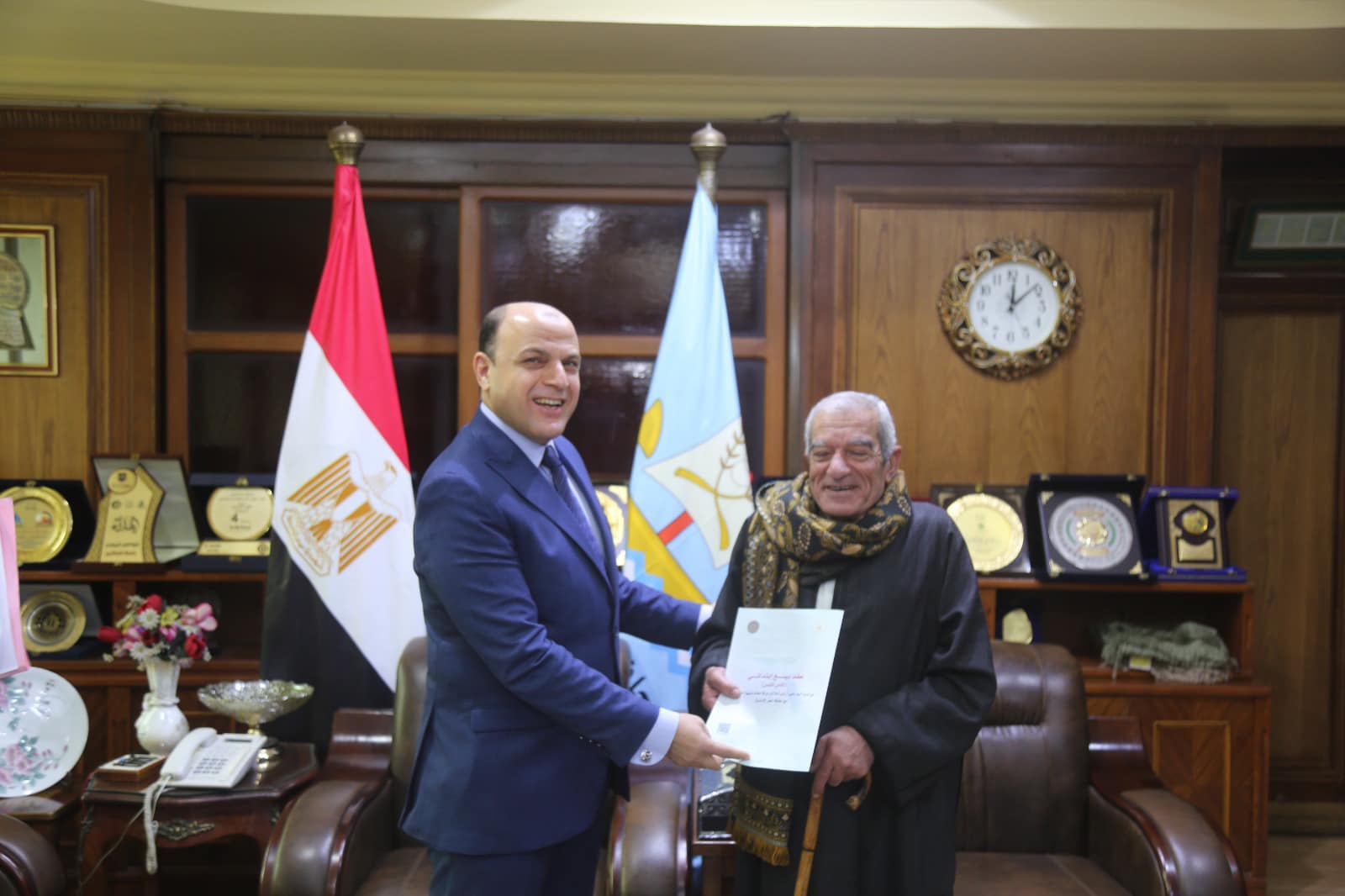 جانب من تسليمن عقد التقنين