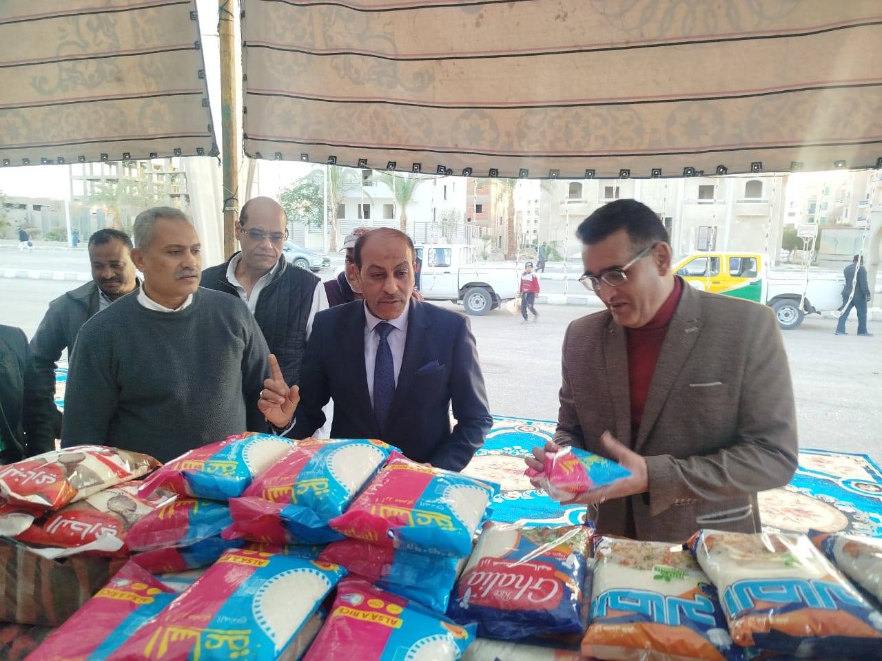 متابعة معرض أهلاً رمضان بمدينة طيبة الجديدة لتوفير السلع بأسعار مخفضة