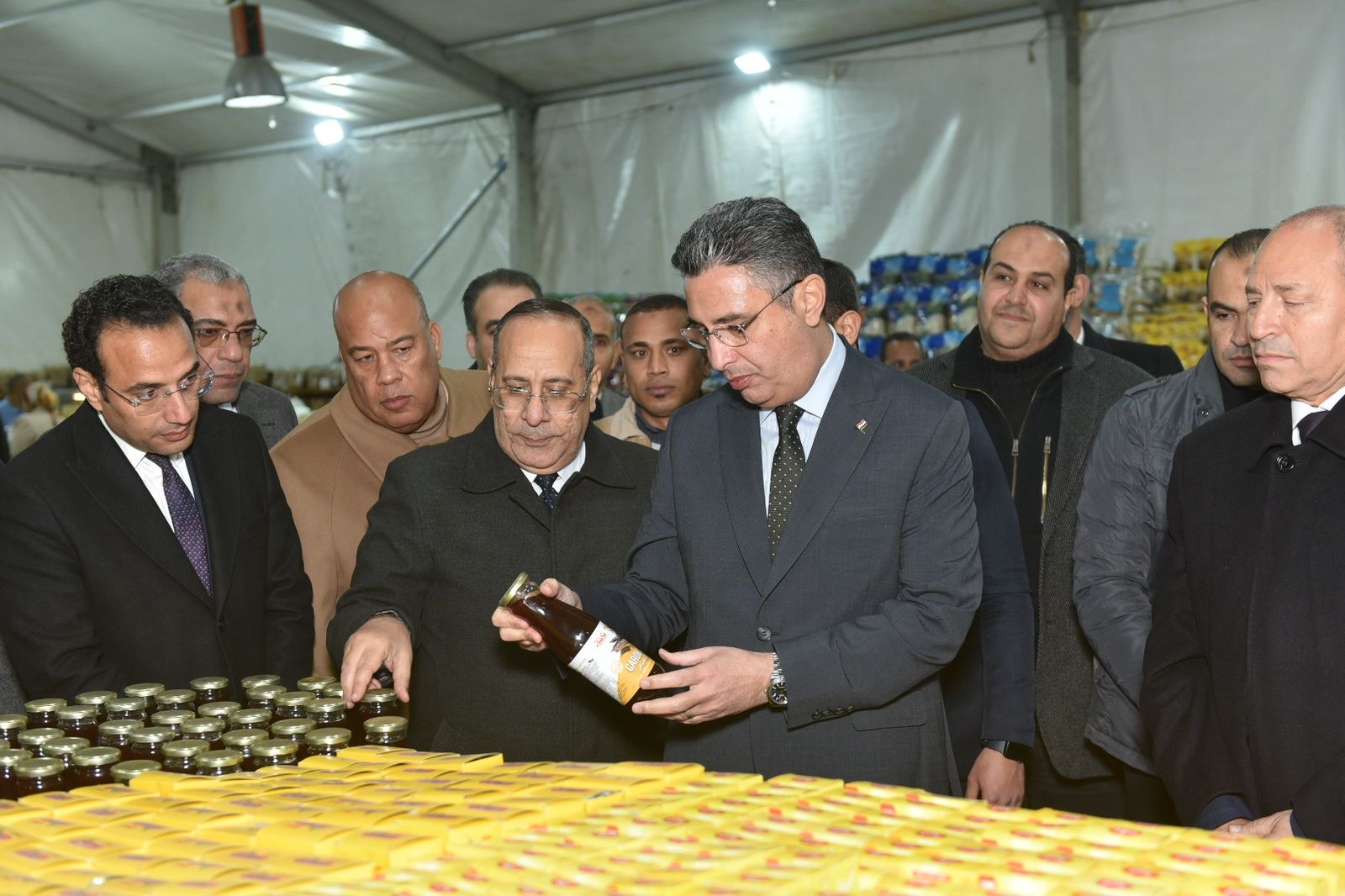 الدكتور شريف فاروق وزير التموين يشيد بمنتجات الشركة القابضة للصناعات الغذائية