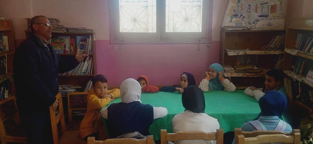 جمل داخل المكتبات جمل داخل المكتبات