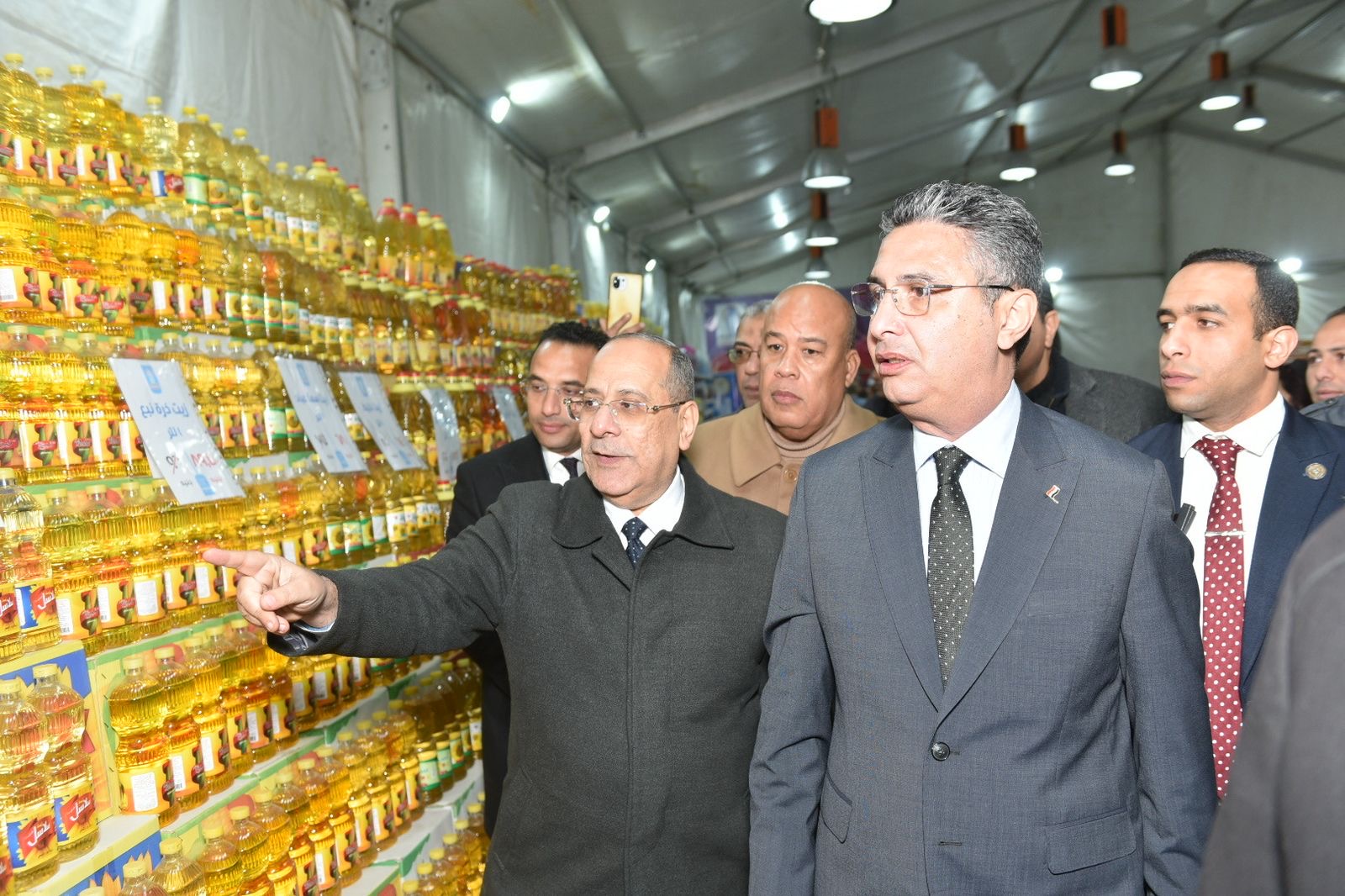 الدكتور شريف فاروق وزير التموين يتفقد معرض اهلا رمضان للشركة القابضة للصناعات الغذائية