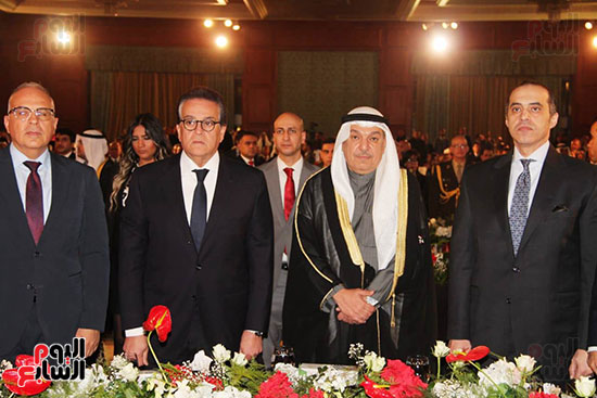 سفير الكويت يتوسط الدكتور خالد عبد الغفار و ووزير الشؤون النيابية محمود فوزى سفير الكويت يتوسط الدكتور خالد عبد الغفار و ووزير الشؤون النيابية محمود فوزى