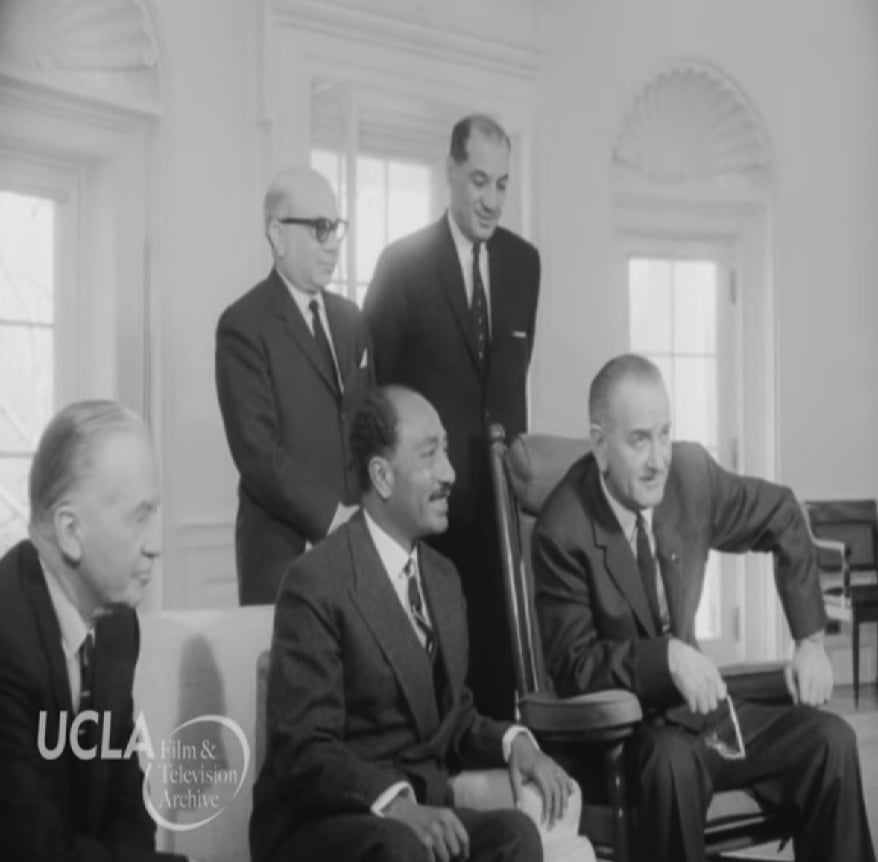 رئيس مجلس الأمة فى ذلك الحين أنور السادات أثناء زيارة الولايات المتحدة 1966