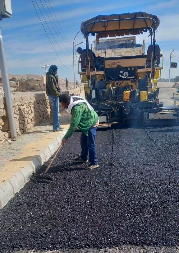 أعمال تطوير ورصف طريق وادى الملكات وتركيب الإنترلوك