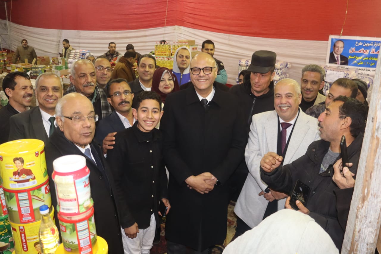 فرحة الأهالي بالمعارض