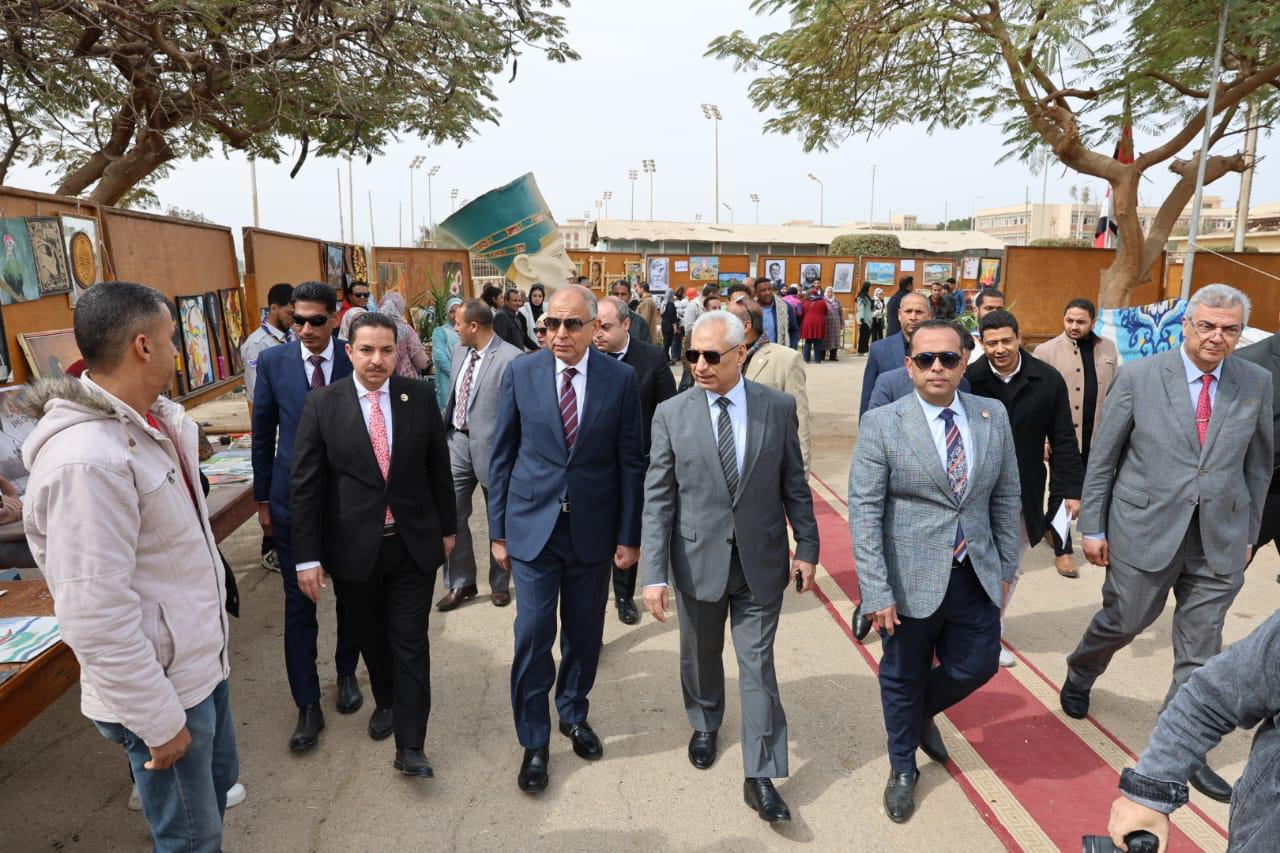 جانب من حضور المحافظ للمهرجان الكشفى (1)