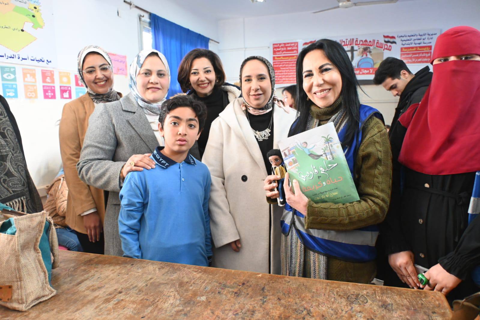 الدكتورة سماح أبو بكر عزت مع المسئولين عن المبادرة الدكتورة سماح أبو بكر عزت مع المسئولين عن المبادرة