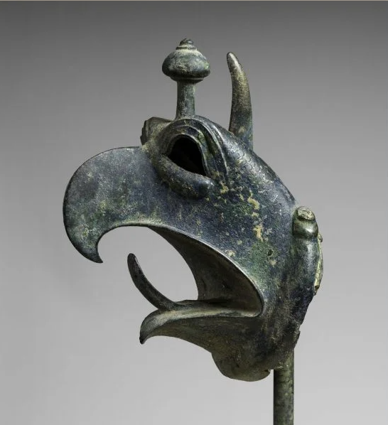 رأس طائر برونزى رأس طائر برونزى