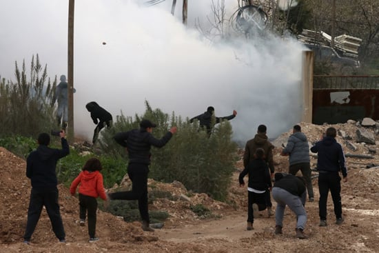 اشتباكات الأهالى وقوات الاحتلال