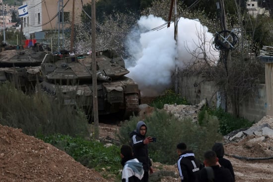 إلقاء القنابل