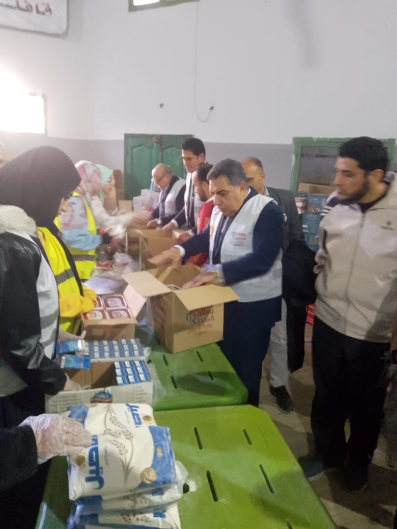 محافظ الدقهلية يشارك بتعبئة المساعدات لغزة