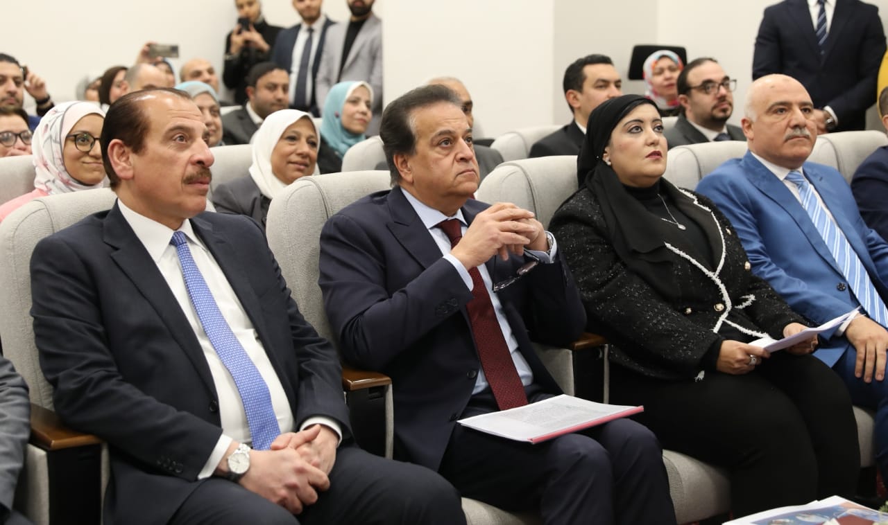 الدكتور خالد عبدالغفار نائب رئيس مجلس الوزراء وزير الصحة