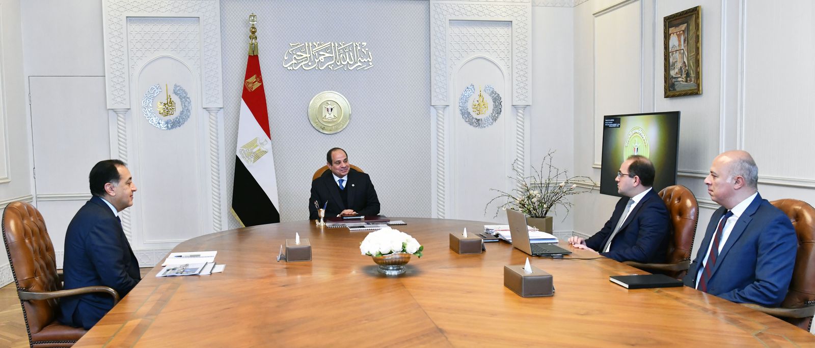 الرئيس السيسى يستعرض حزم الحماية الاجتماعية والزيادة المنتظرة في المرتبات والأجور والمعاشات (2)