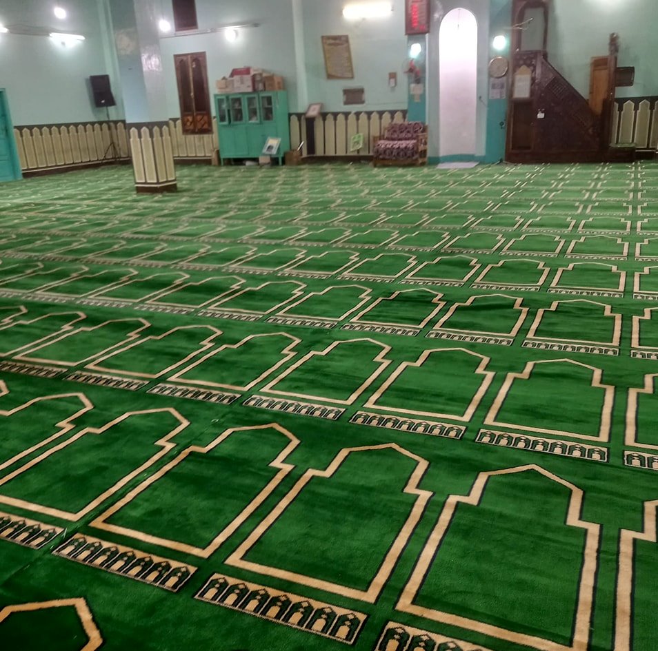 أعمال فرش مسجد الرحمن بالقرنة الجديدة بالسجاد الجديد