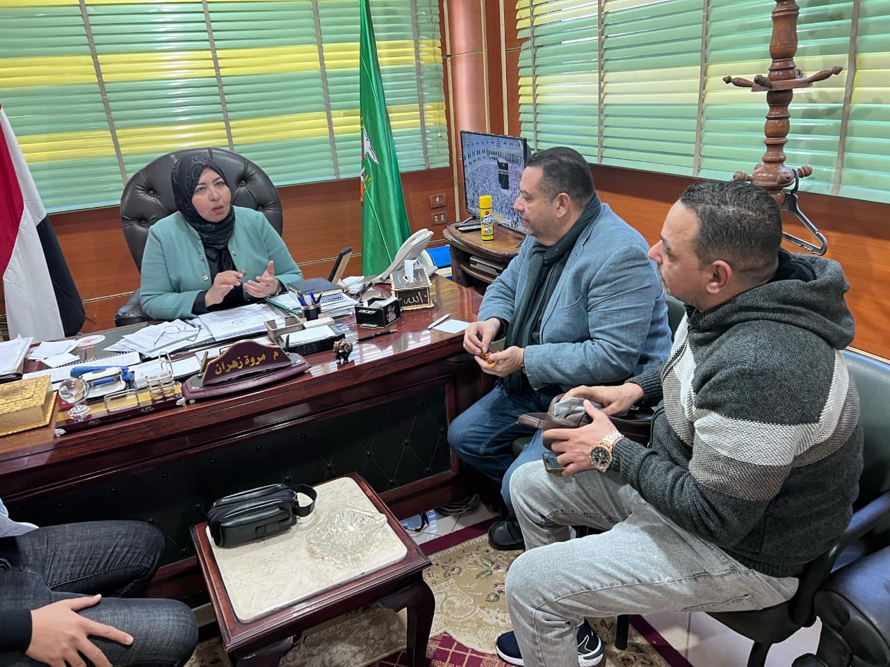 رئيس المدينة مع المواطنين رئيس المدينة مع المواطنين