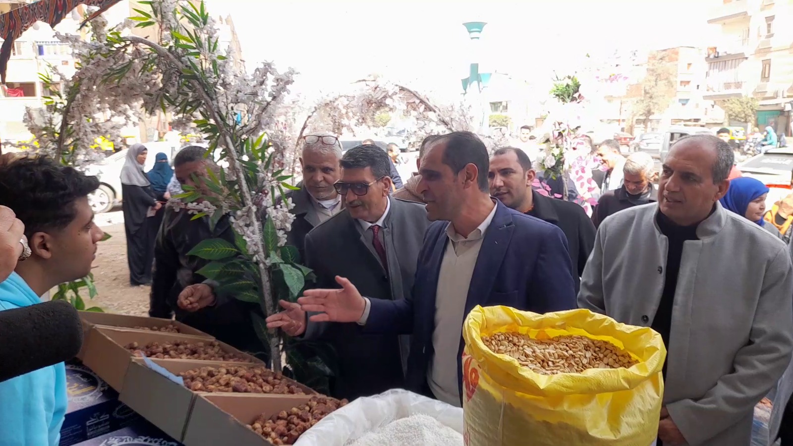 جانب من افتتاح المعارض