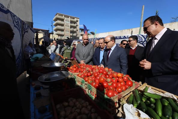 متابعة محافظ كفر الشيخ للمعارض