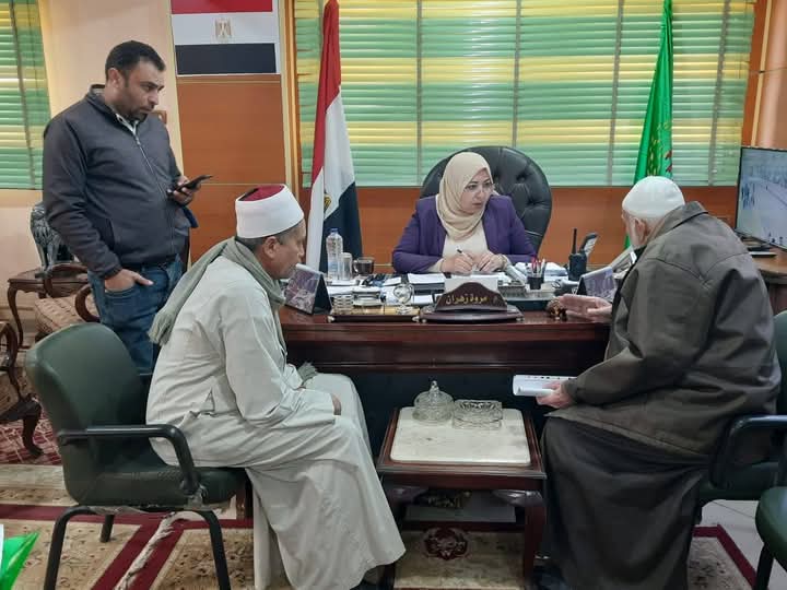 رئيس مركز ومدنية منوف تلتقى المواطنين لبحث الشكاوى رئيس مركز ومدنية منوف تلتقى المواطنين لبحث الشكاوى