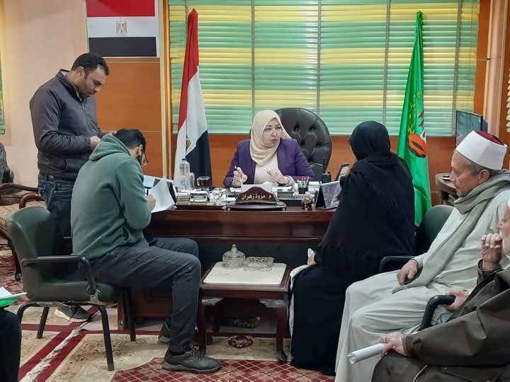 جانب من لقاء رئيس مركز ومدنية منوف مع عدد من المواطنين لبحث الشكاوى وتنفيذ طلباتهم جانب من لقاء رئيس مركز ومدنية منوف مع عدد من المواطنين لبحث الشكاوى وتنفيذ طلباتهم