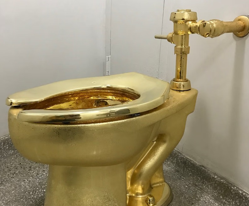 مرحاض من الذهب
