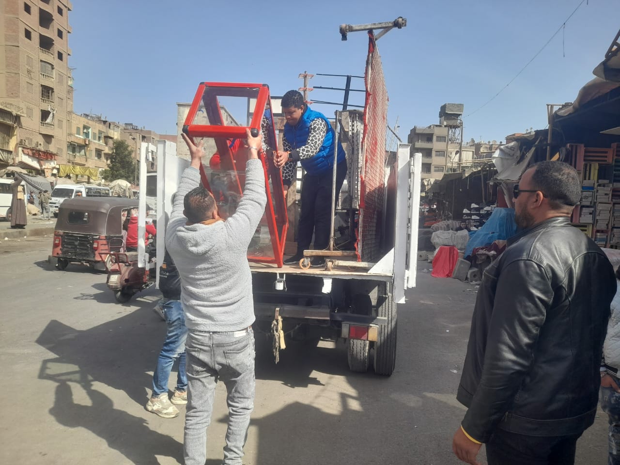 حى إمبابة يشن حملة لإزالة التعديات ورفع الإشغالات المخالفة بالشوارع حى إمبابة يشن حملة لإزالة التعديات ورفع الإشغالات المخالفة بالشوارع