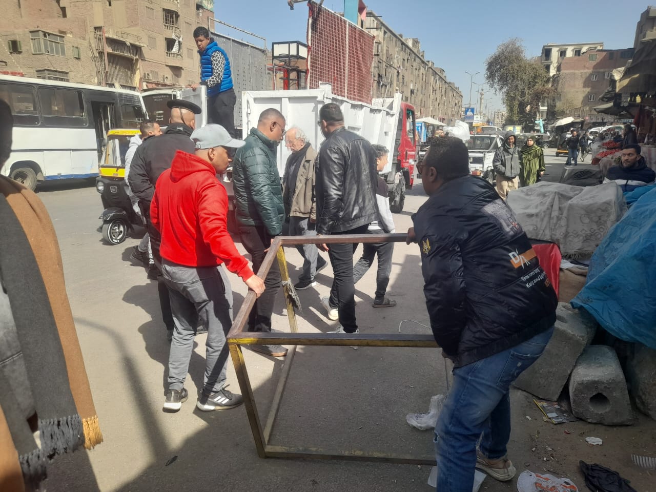 حى إمبابة يشن حملة لإزالة التعديات ورفع الإشغالات المخالفة حى إمبابة يشن حملة لإزالة التعديات ورفع الإشغالات المخالفة