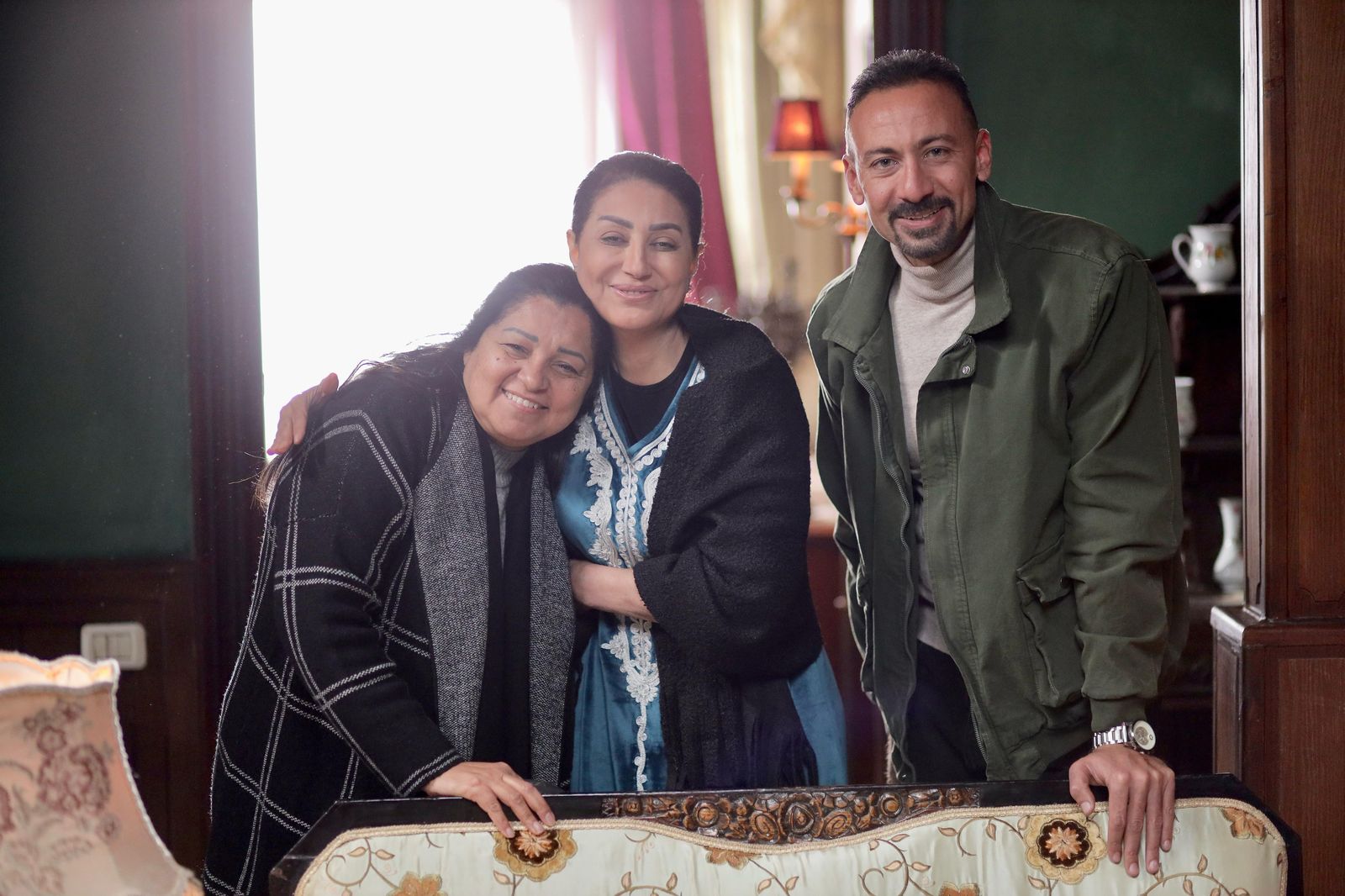 المخرجة شيرين عادل ووفاء عامر وعابد عناني من كواليس تصوير مسلسل الأميرة ظل حيطه