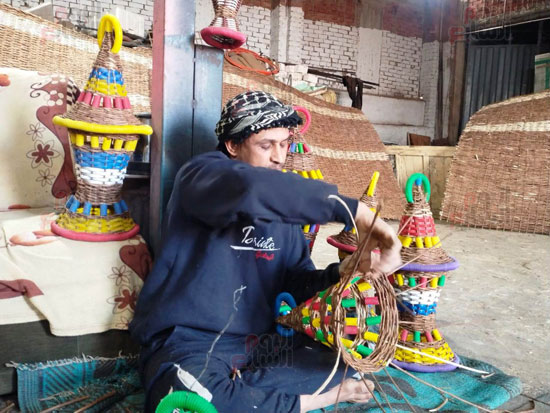 أثناء-صناعة-فانوس-رمضان