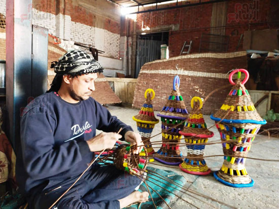 الفانوس-داخل-الورشة