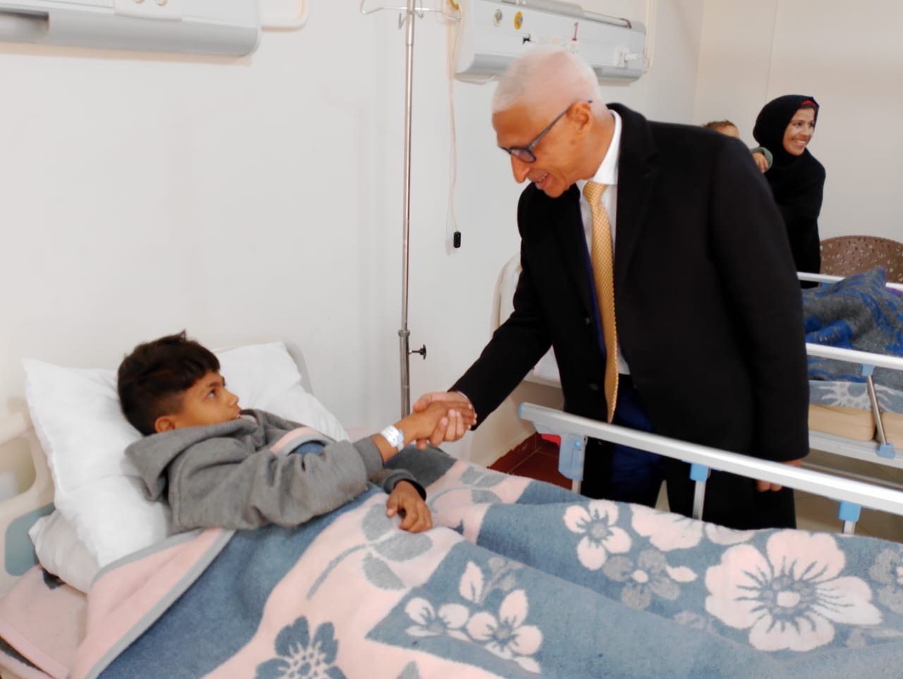 تقديم الخدمات الطبية لأهالى غزة تقديم الخدمات الطبية لأهالى غزة