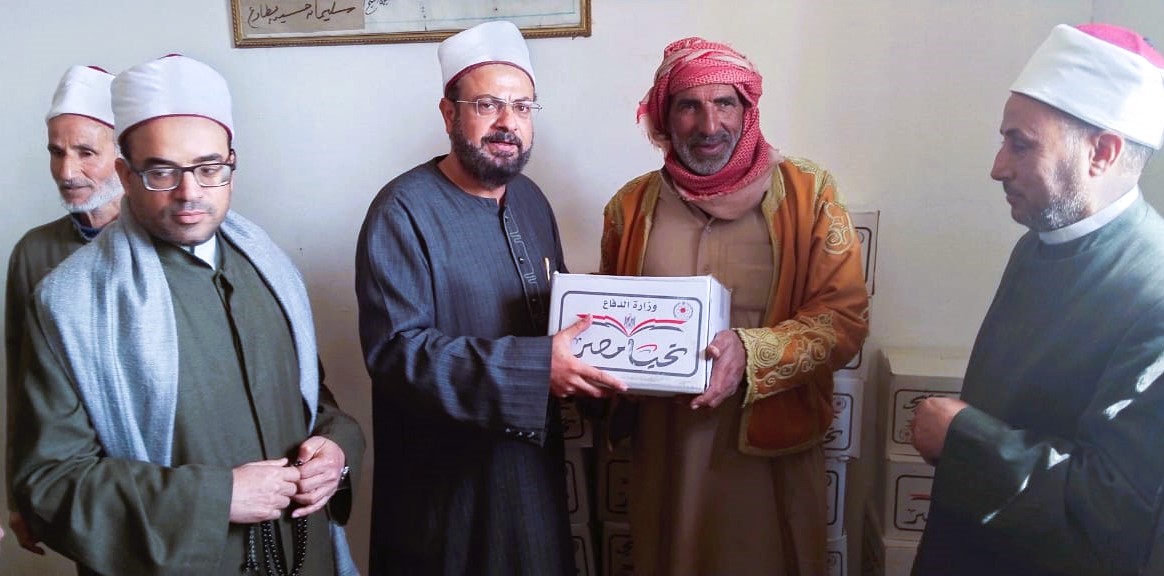 توزيع كرتونة رمضان على عمال مساجد مطروح