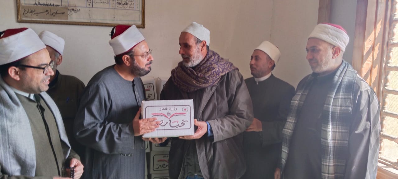توزيع كراتين رمضان على عمال مساجد اوقاف مطروح