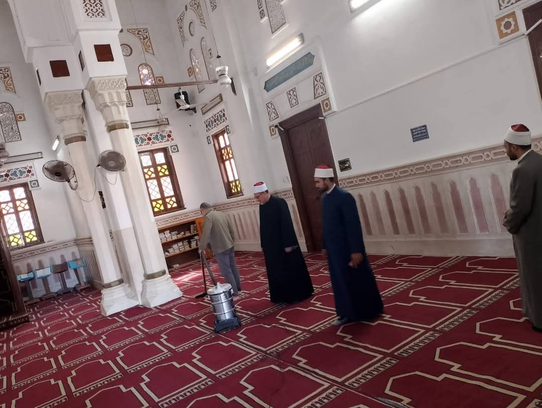 استعدادا لشهر رمضان تنفيذ حملة لتنظيف المدرس