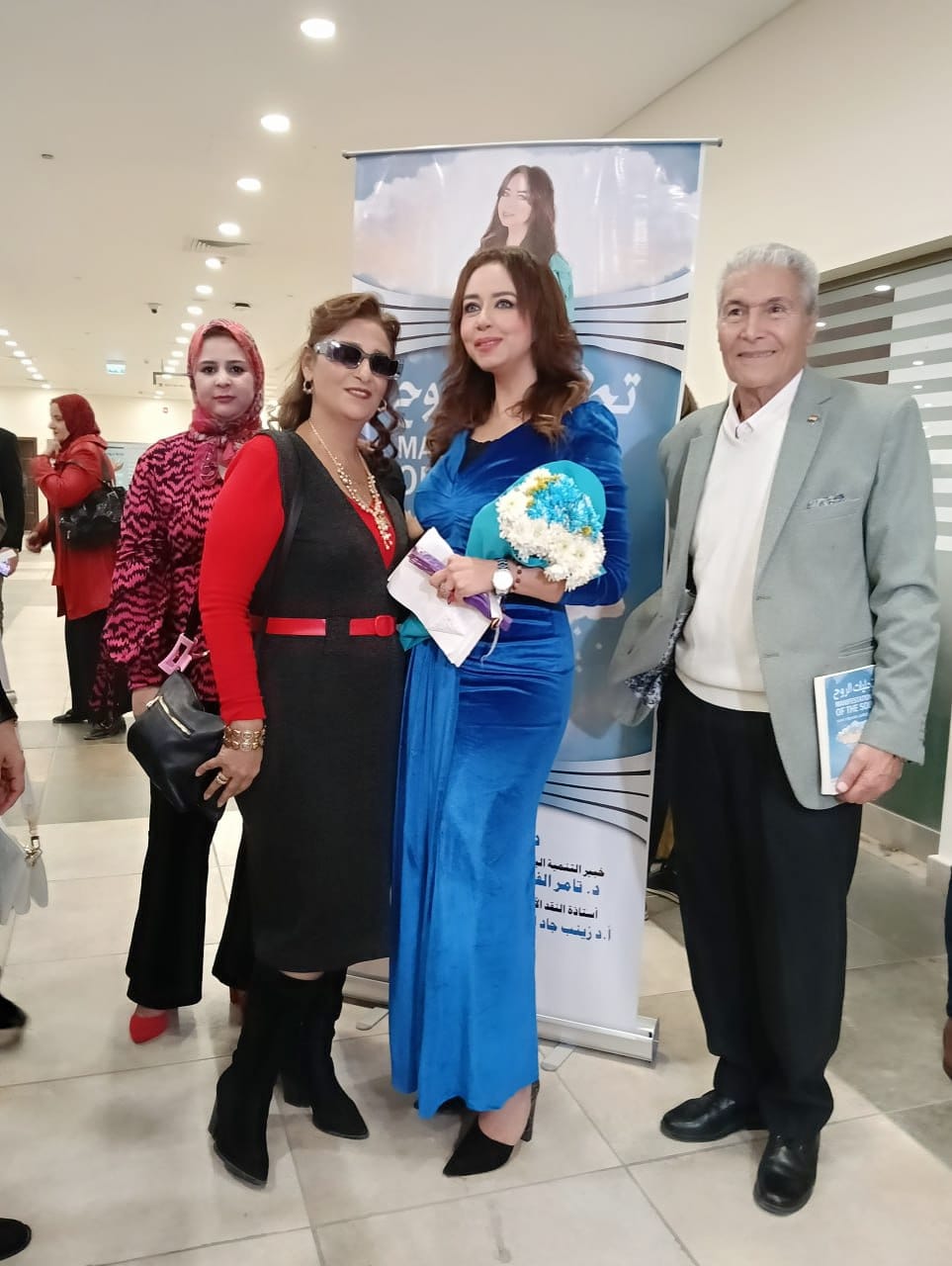 نانسى إبراهيم وسط الحضور نانسى إبراهيم وسط الحضور
