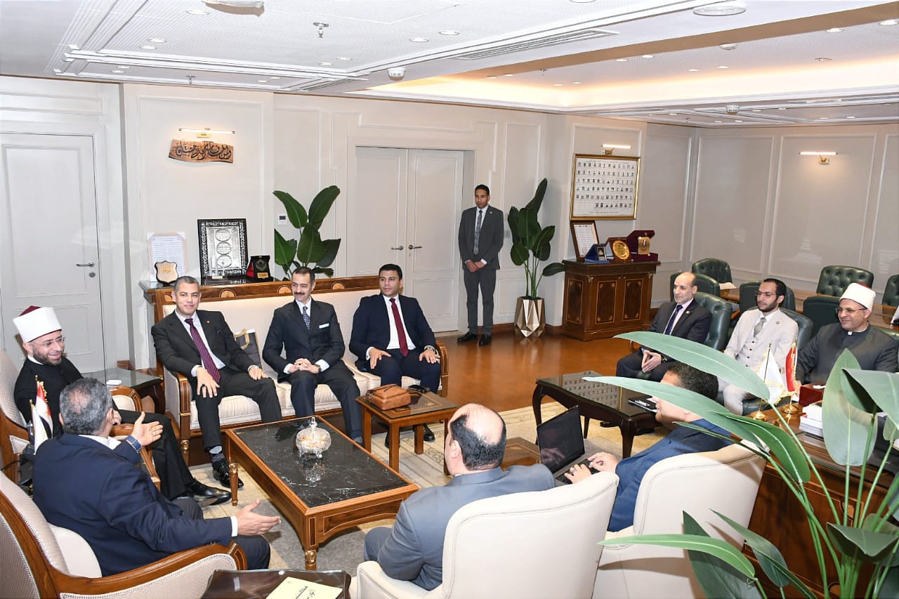 وزير الأوقاف يقابل نادى القضاة