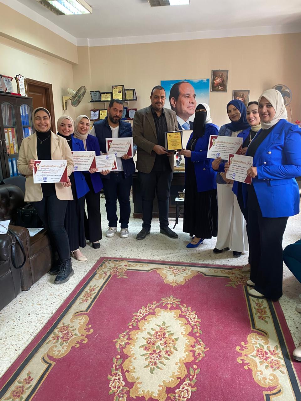 جانب من التكريم جانب من التكريم