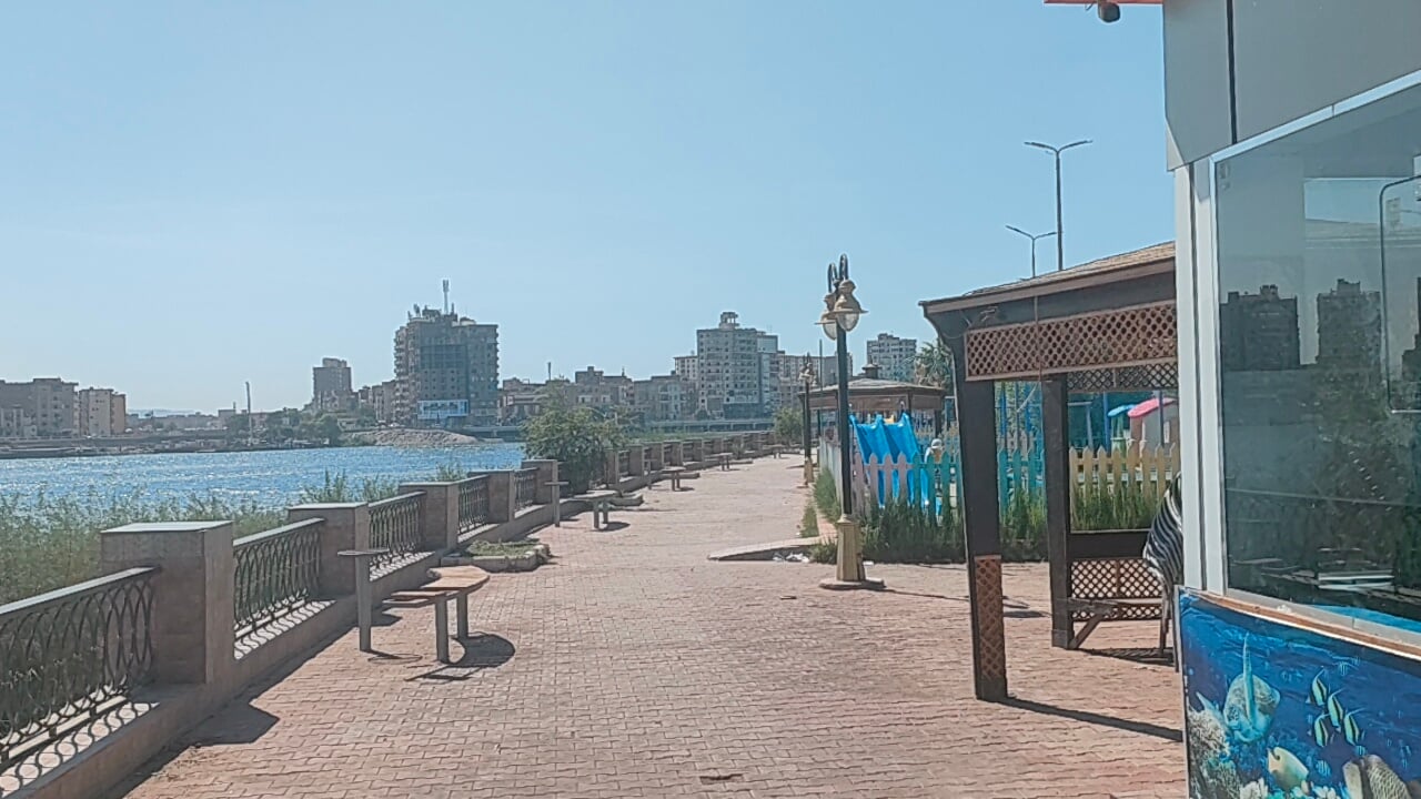 الممشى على الكورنيش الشرقى الممشى على الكورنيش الشرقى