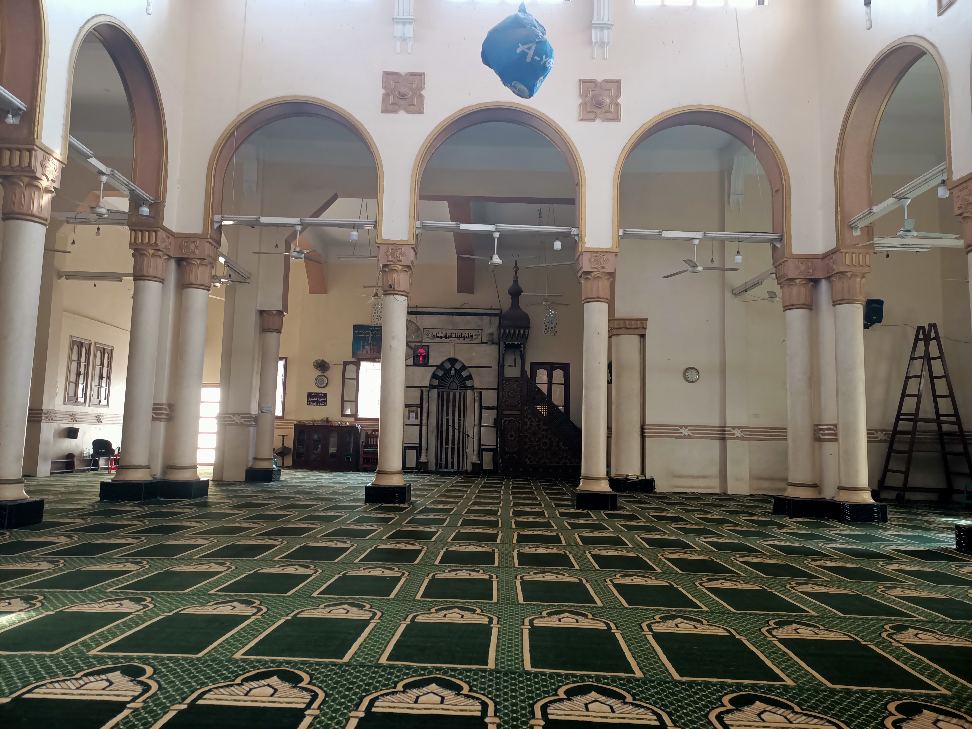 جمال المسجد من الداخل جمال المسجد من الداخل