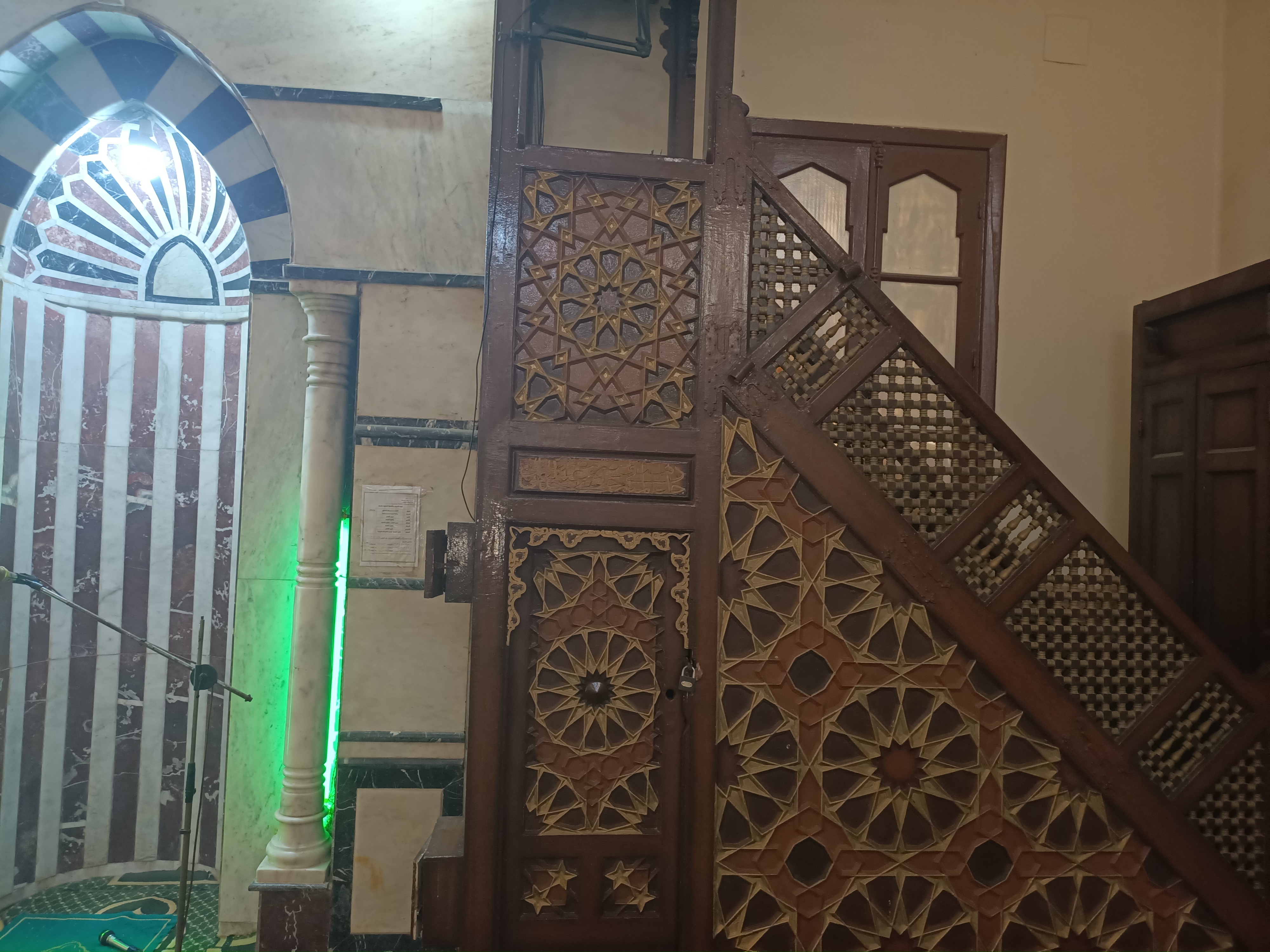 المنبر بمسجد سيدى زوين المنبر بمسجد سيدى زوين